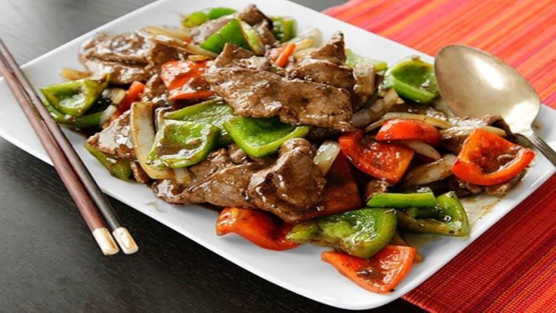 Gợi ý 5 món ăn từ thịt bò cực ngon, dễ chế biến tại nhà cho thời tiết se lạnh 1 cach lam mon thit bo sot tieu den mem ngon cuc hao com 202108061313431174