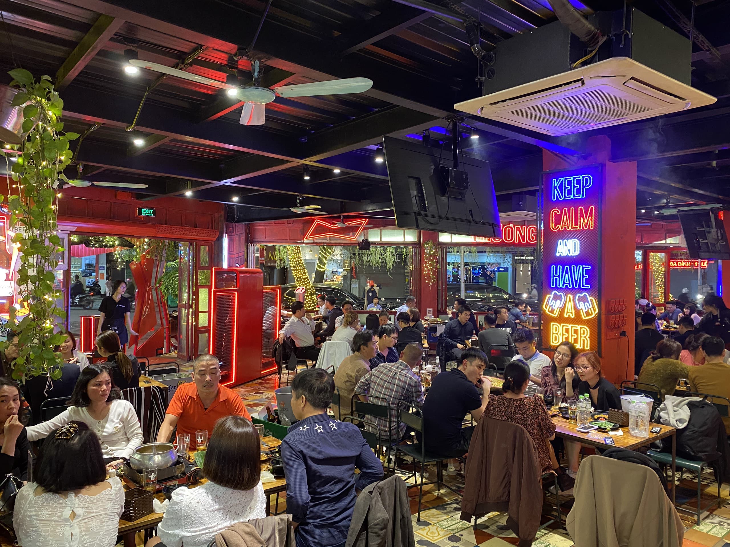 không gian quán nhậu tự do 08 lê đại hành